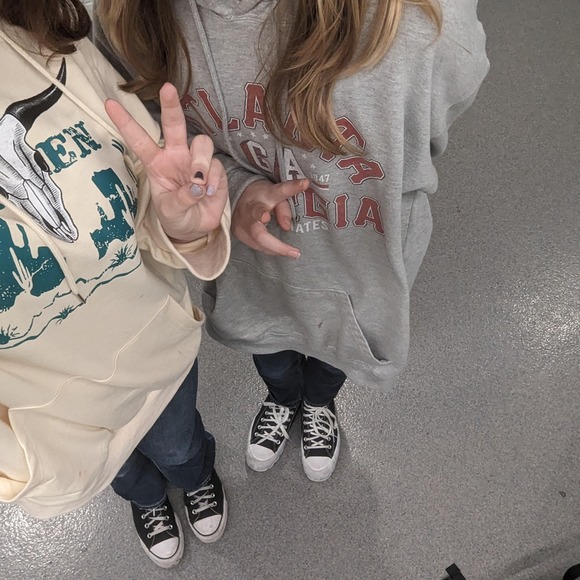 Meet your Posher, Aly - Picture 1 of 1